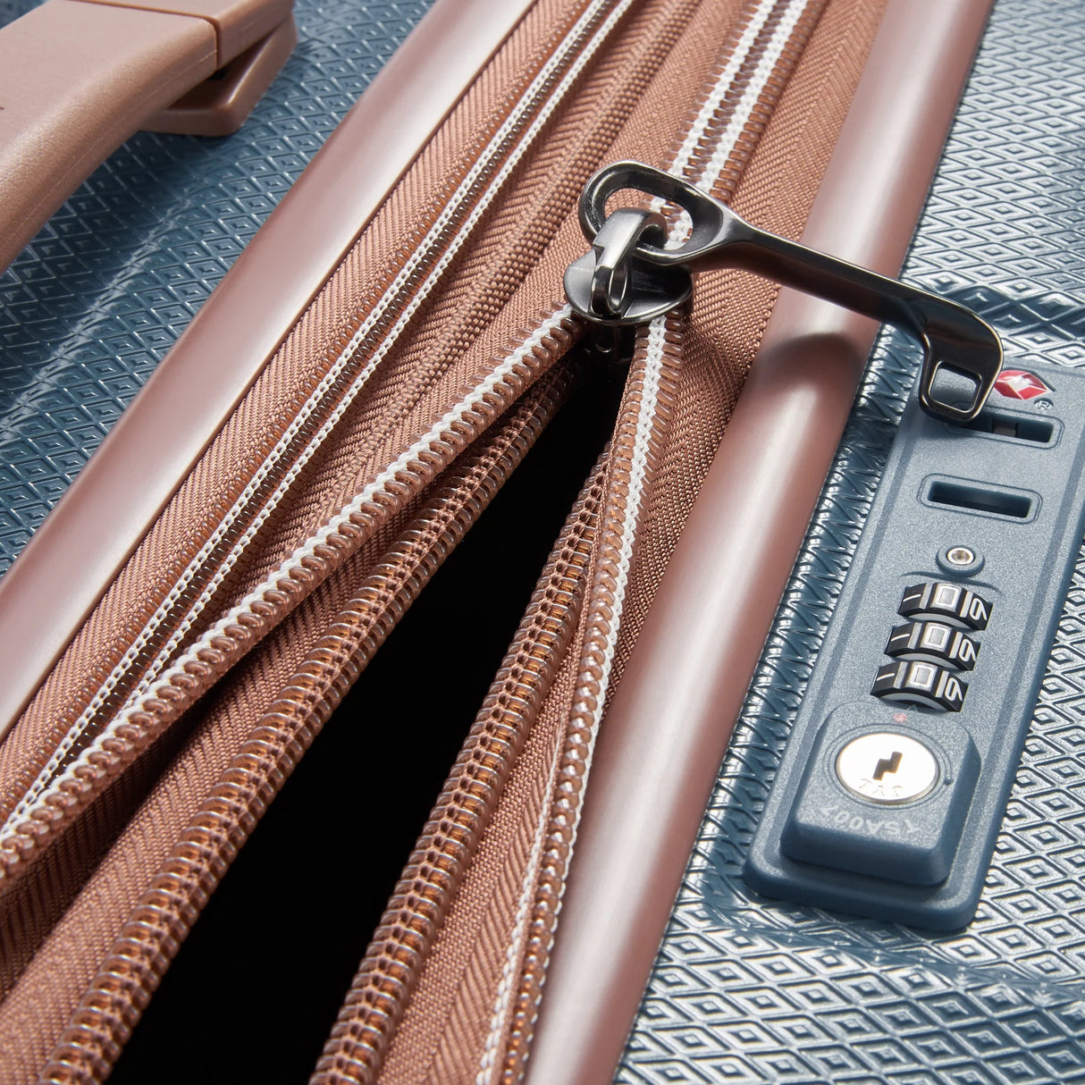 Delsey Carroussel Mellomstor Koffert 67cm Ultramarine