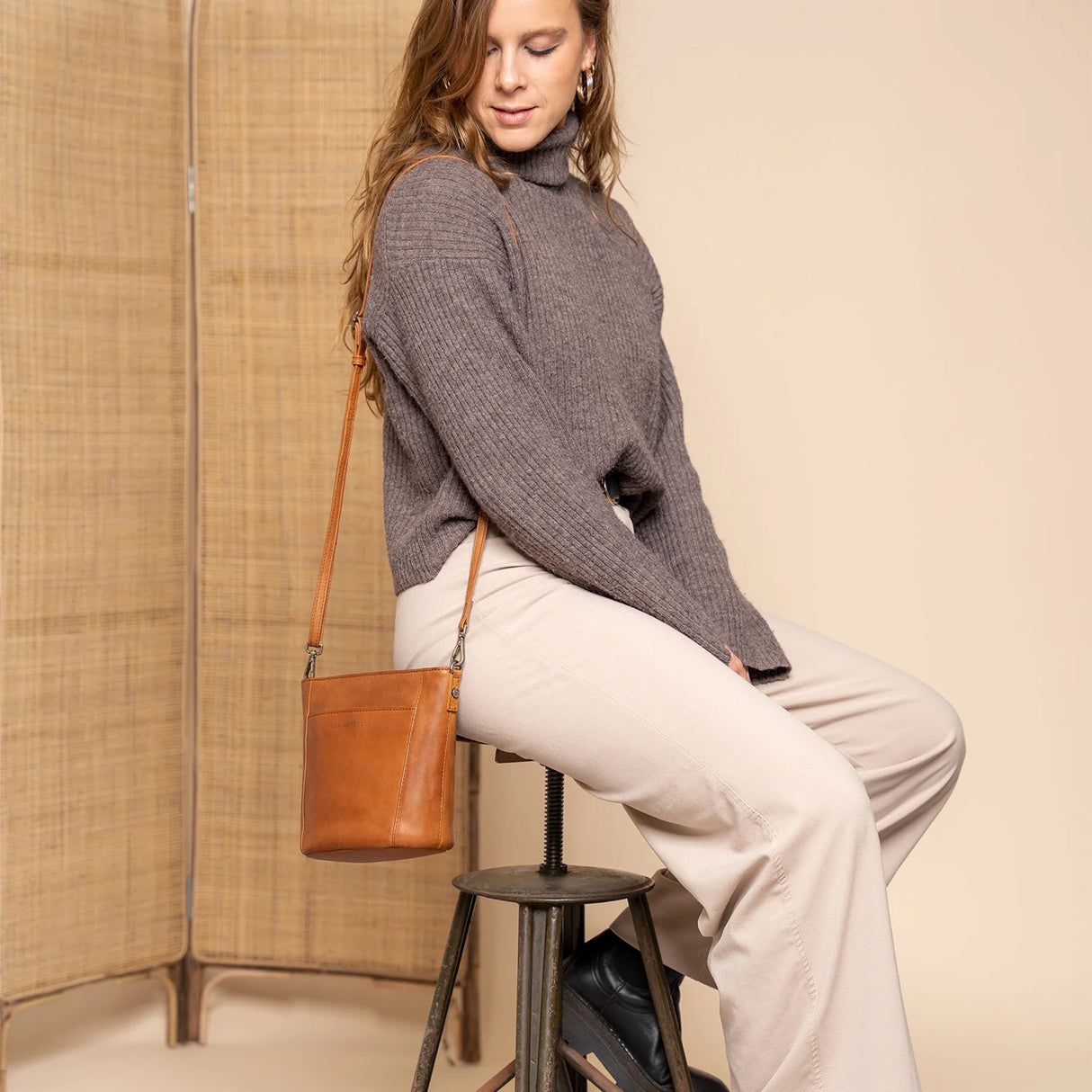 The Chesterfield Brand Fintona Liten Skulderveske I Skinn Svart