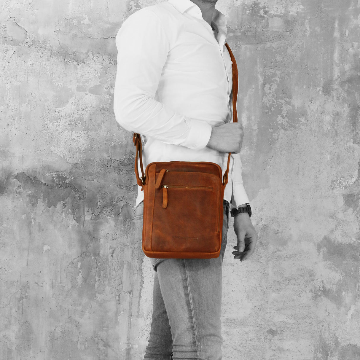 The Chesterfield Brand Dessau Medium Crossover Veske I Skinn Cognac