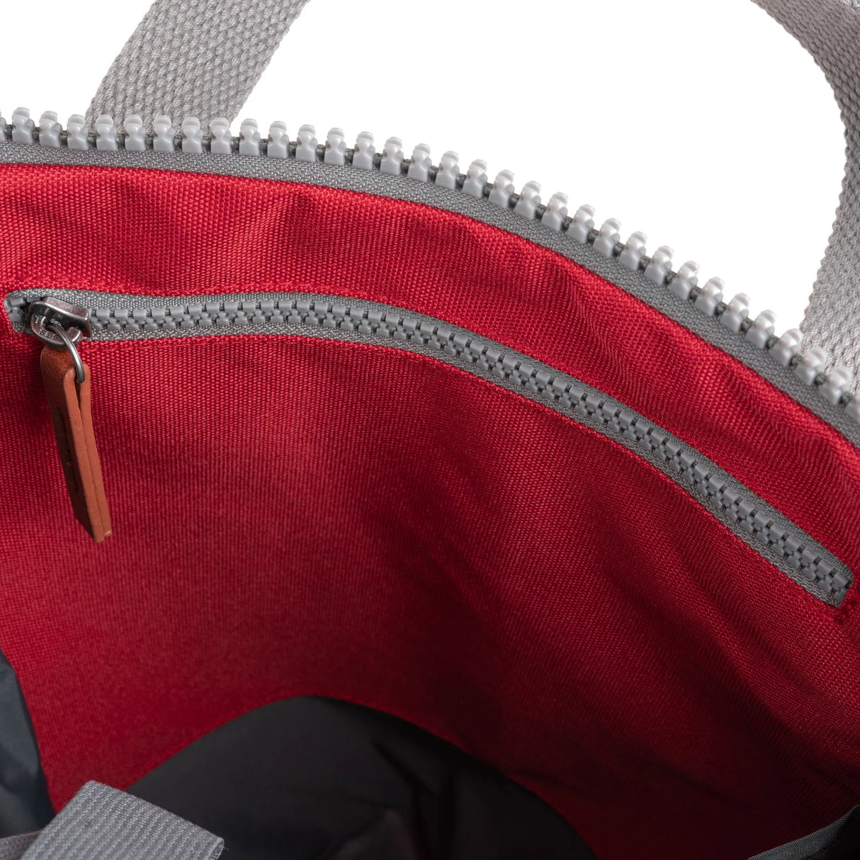 Roka Finchley A Medium  Ryggsekk 15 Liter Mars Red