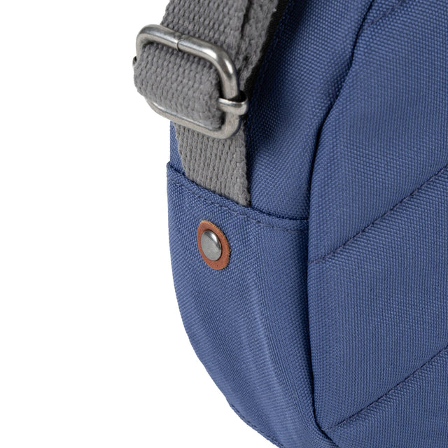 Roka Paddington Crossbody Veske Blå