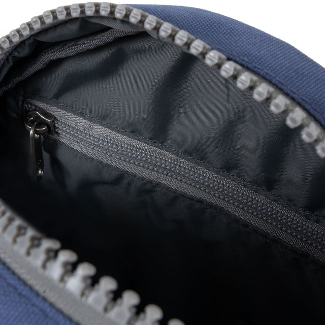 Roka Paddington Crossbody Veske Blå