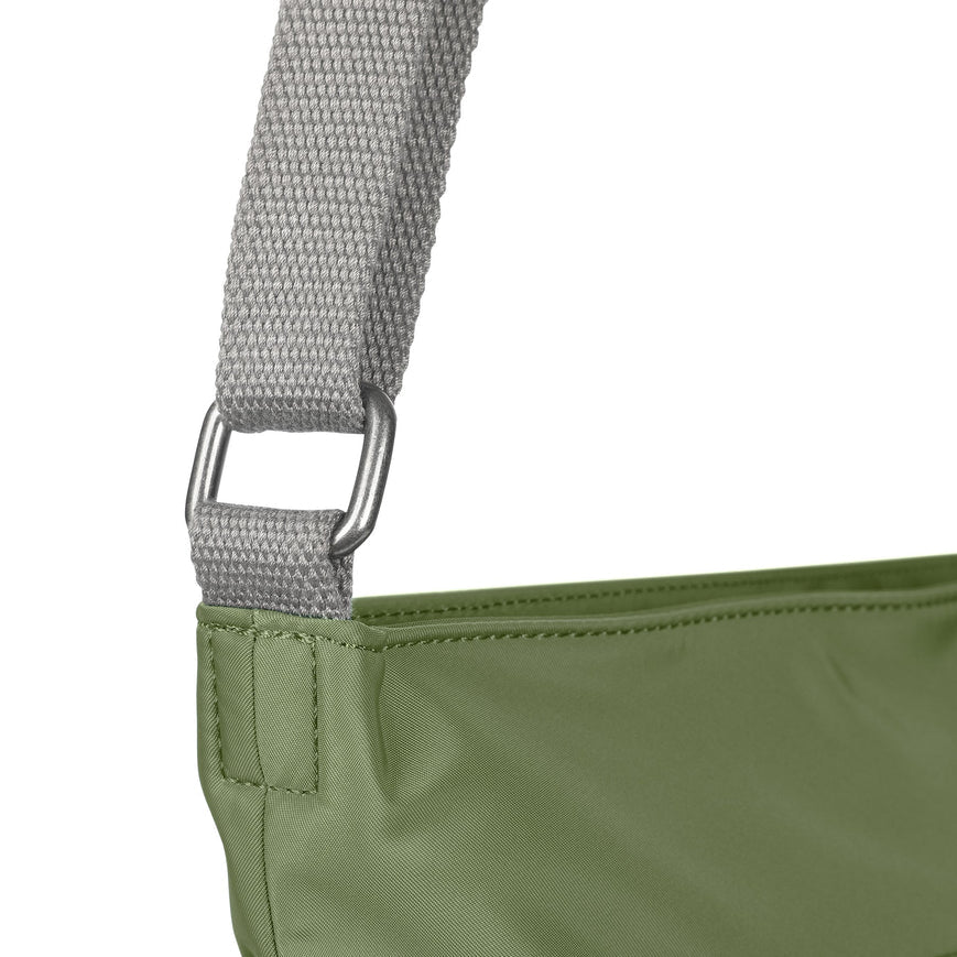 Roka Kennington B Mellomstor Crossbody Veske Avocado