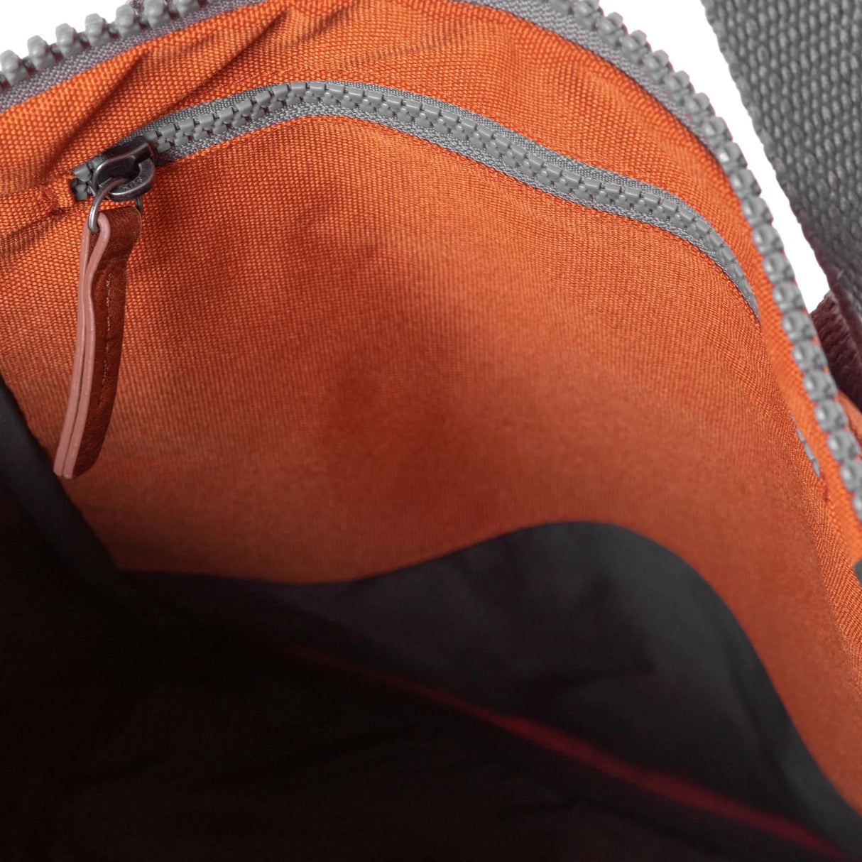Roka Finchley A Medium Ryggsekk 15 Liter Oransje