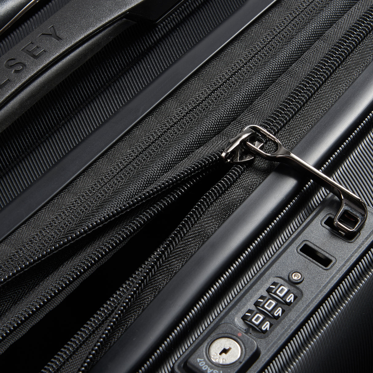 Delsey Shadow 5.0 Utvidbar Bordcase Pc 14" Koffert , 2 hjul