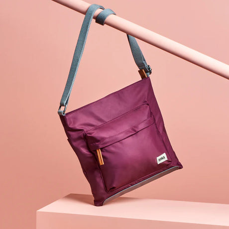 Roka Kennington B Mellomstor Crossbody Veske Plum