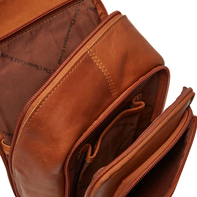 The Chesterfield Brand Riga Sling Bag I Skinn Cognac