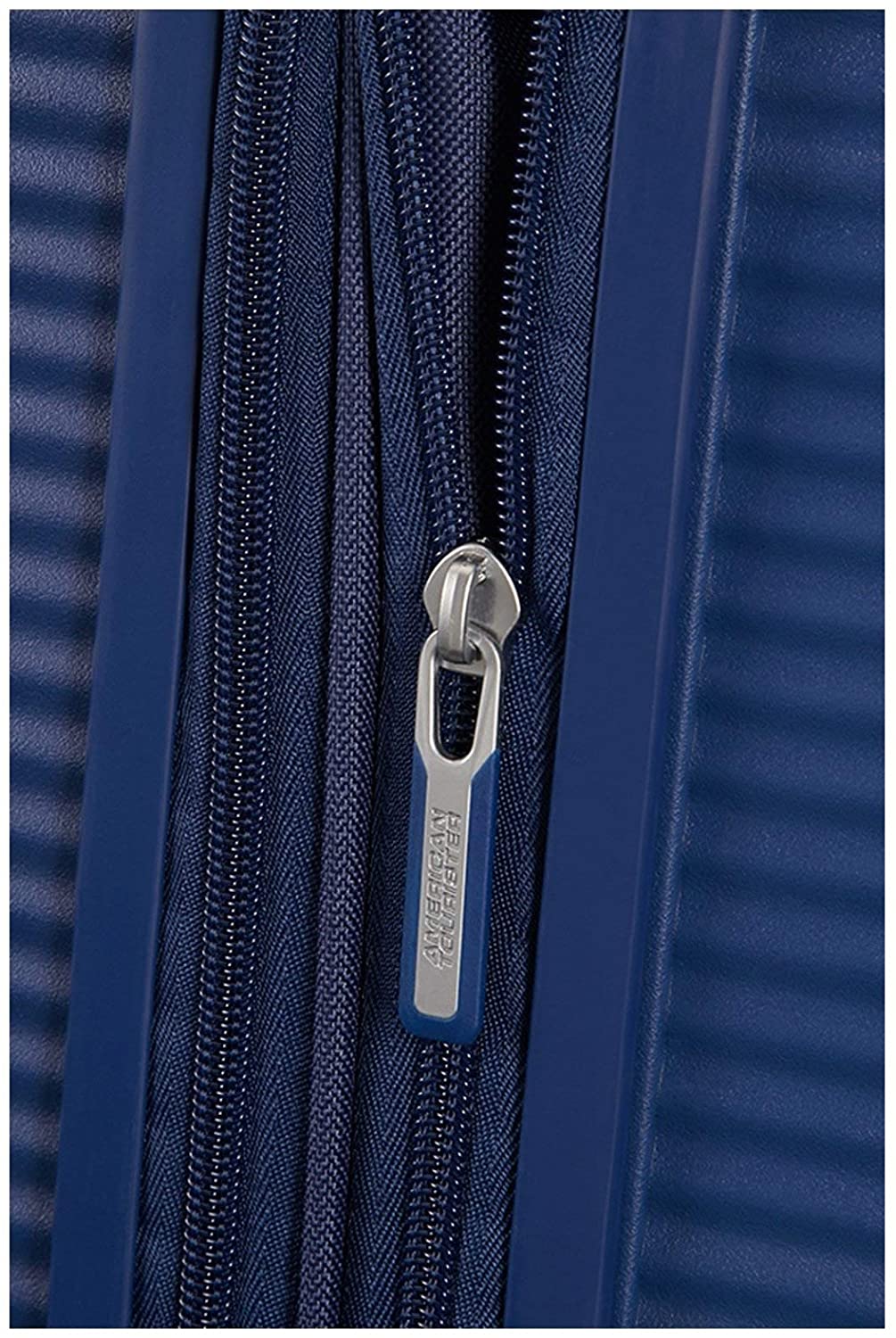 American Tourister Soundbox Mellomstor Koffert 67 cm Midnight Navy